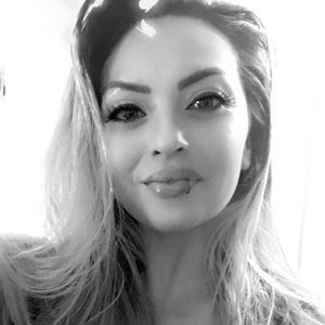 Meet your Posher, Adrienne